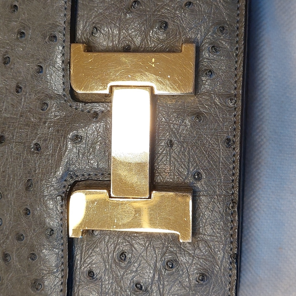 Gray ostrich shoulder bag.